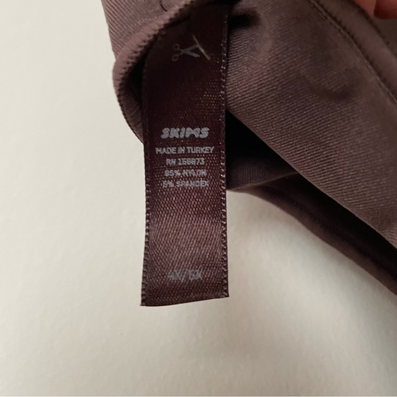 NEW SKIMS Essential Mock Neck Sleeveless Bodysuit In Smokey Quartz 4X/5X - Picture 5 of 11